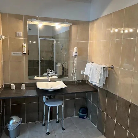 Logis Hotel-restaurant Les Voyageurs 3* La Coquille