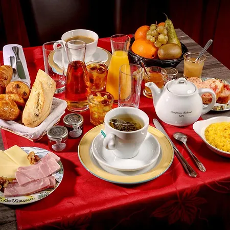 Hotel Logis Hotel-restaurant Les Voyageurs 3*