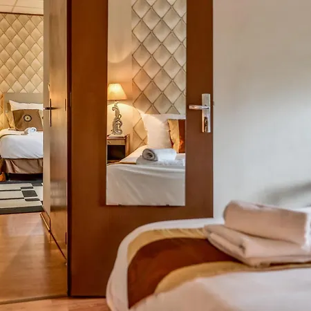 Hotel Logis Hotel-restaurant Les Voyageurs