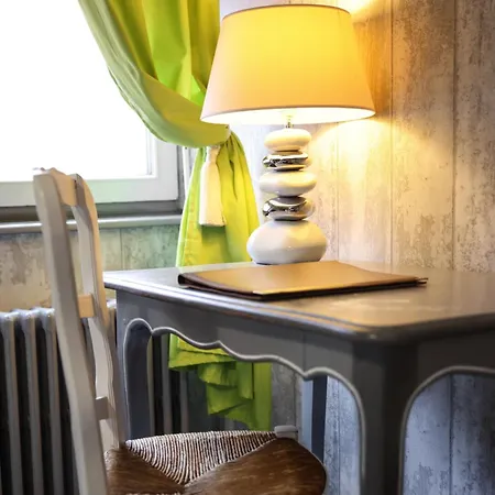 Logis Hotel-restaurant Les Voyageurs Hotel La Coquille