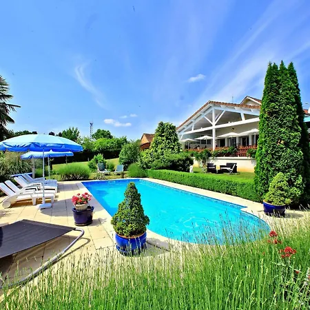 Logis Hotel-restaurant Les Voyageurs La Coquille