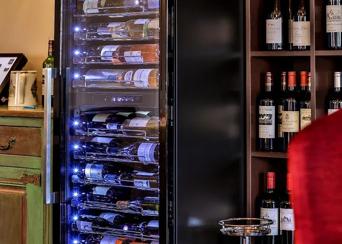 Logis Hotel-restaurant Les Voyageurs 라코퀼