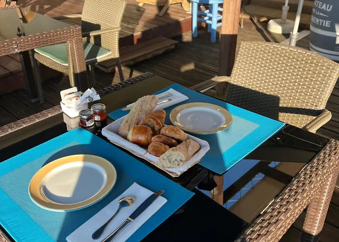 Logis Hotel-restaurant Les Voyageurs La Coquille